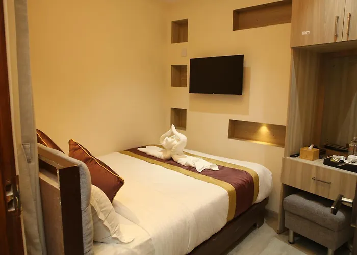 Tapowan - Near Tribhuvan International Airport ホテル 3*